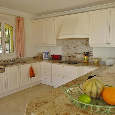 Sainte-maxime Sleeps 8 Holiday home Sainte-Maxime