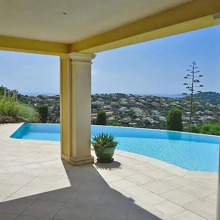 Sainte-maxime Sleeps 8 Holiday home Sainte-Maxime