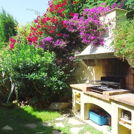 Sainte-maxime Sleeps 8 Holiday home *