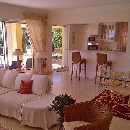 Sainte-maxime Sleeps 8 Holiday home Sainte-Maxime