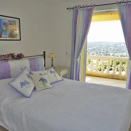 Sainte-maxime Sleeps 8 Holiday home Sainte-Maxime